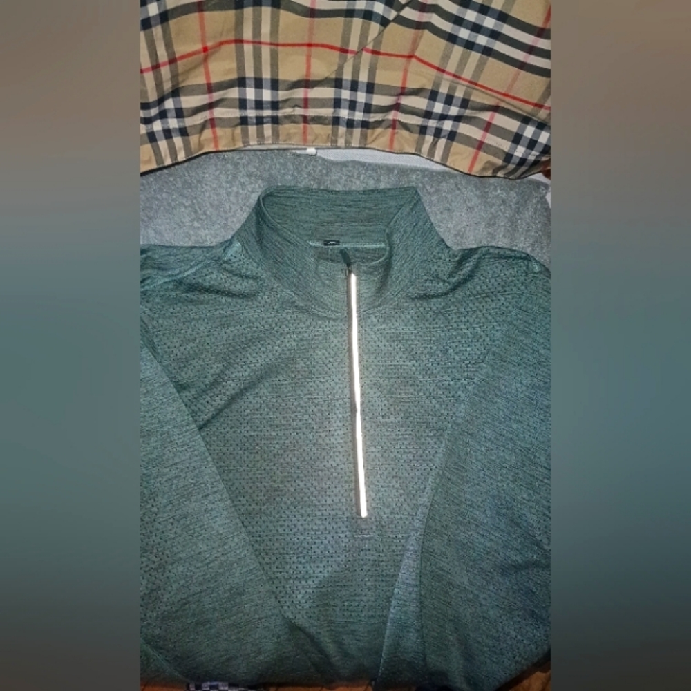 LULULEMON Mens Long Sleeve Breathable ActiveWear.